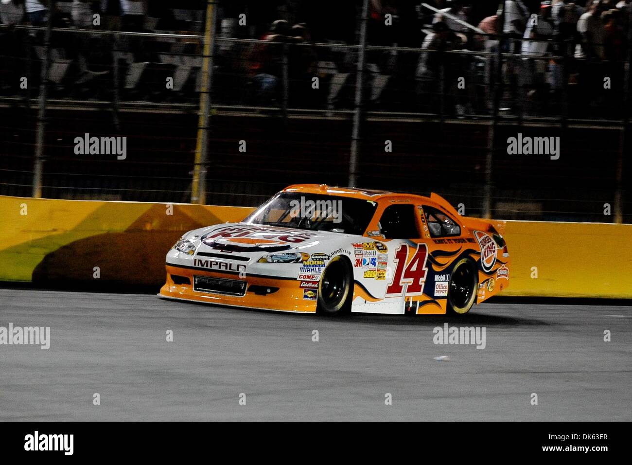 21 mai 2011 - Concord, Caroline du Nord, États-Unis d'Amérique - Coupe Sprint Tony Stewart pilote (14) au cours de la deuxième partie de l'ensemble Star Race au Charlotte Motor Speedway à Concord, Caroline du Nord (Image Crédit : © Anthony Barham/global/ZUMAPRESS.com) Southcreek Banque D'Images