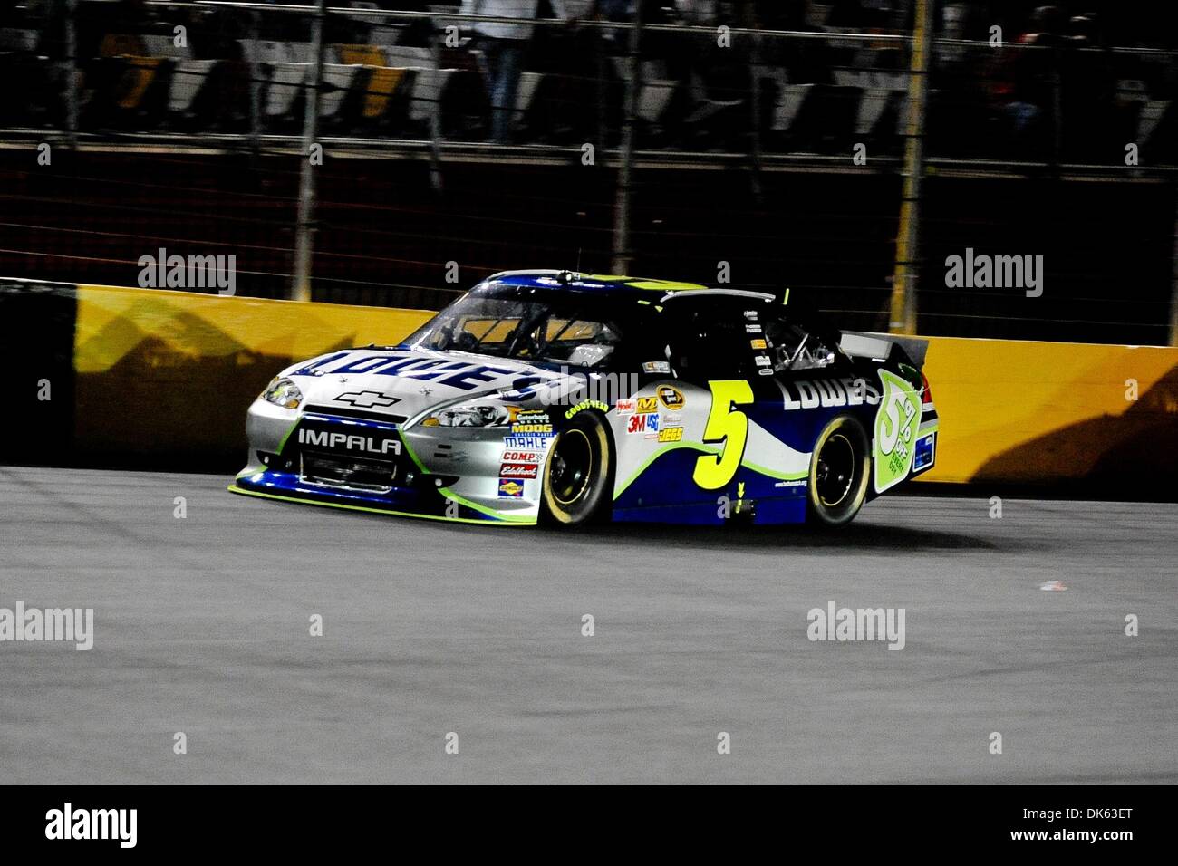 21 mai 2011 - Concord, Caroline du Nord, États-Unis d'Amérique - pilote de la série Sprint Cup Jimmie Johnson (5) au cours de la deuxième partie de l'ensemble Star course sur le Charlotte Motor Speedway à Concord, Caroline du Nord (Image Crédit : © Anthony Barham/global/ZUMAPRESS.com) Southcreek Banque D'Images