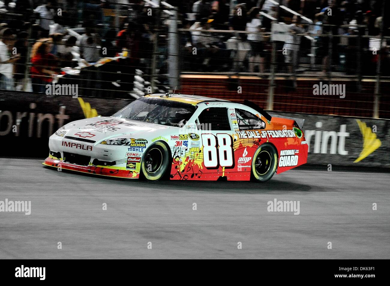 21 mai 2011 - Concord, Caroline du Nord, États-Unis d'Amérique - Sprint Cup Series driver Dale Earnhardt Jr. (88) au cours de la All Star course sur le Charlotte Motor Speedway à Concord, Caroline du Nord (Image Crédit : © Anthony Barham/global/ZUMAPRESS.com) Southcreek Banque D'Images