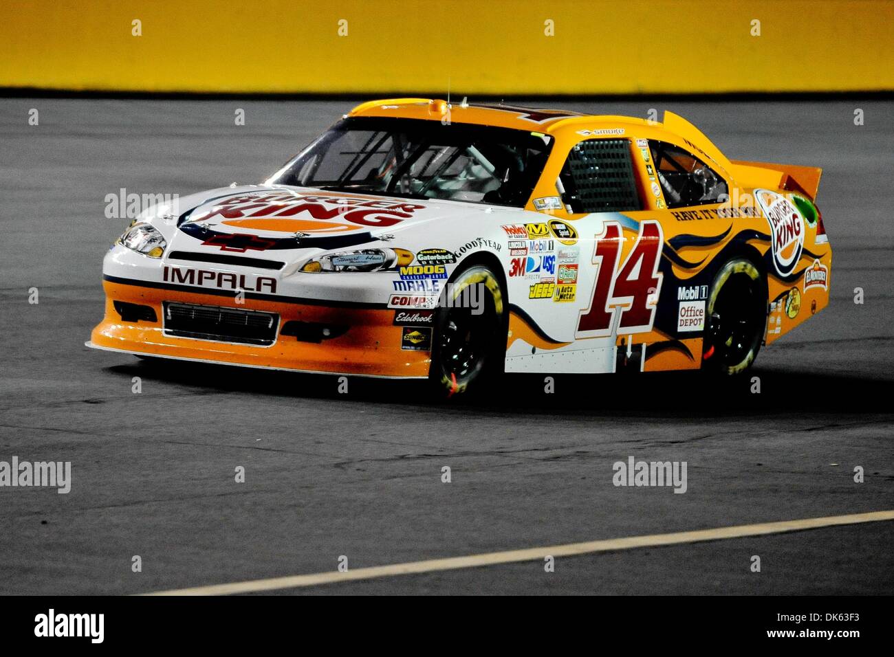 21 mai 2011 - Concord, Caroline du Nord, États-Unis d'Amérique - Coupe Sprint Tony Stewart pilote (14) lors de la course des étoiles au Charlotte Motor Speedway à Concord, Caroline du Nord (Image Crédit : © Anthony Barham/global/ZUMAPRESS.com) Southcreek Banque D'Images