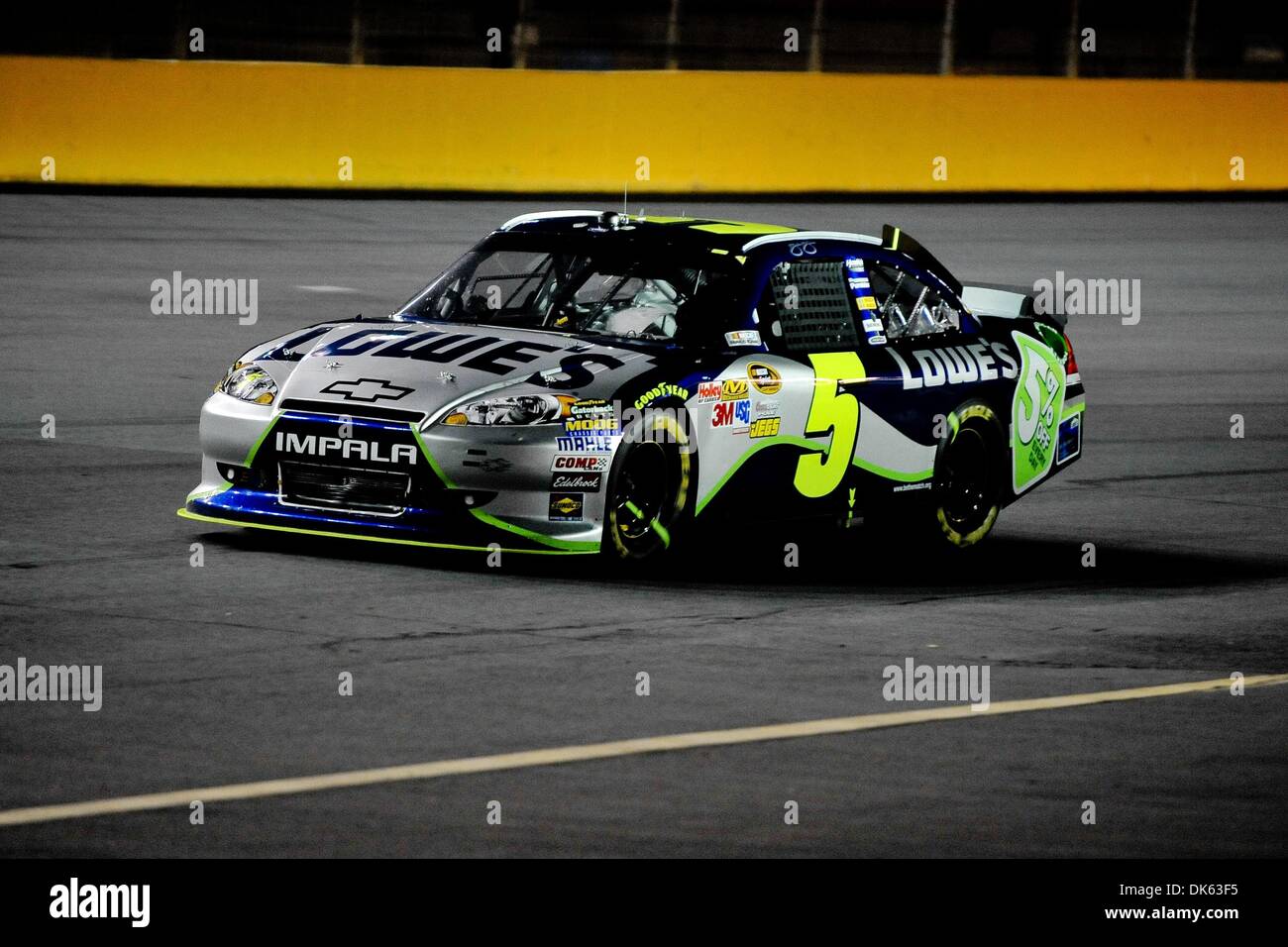 21 mai 2011 - Concord, Caroline du Nord, États-Unis d'Amérique - pilote de la série Sprint Cup Jimmie Johnson (5) au cours de la All Star course sur le Charlotte Motor Speedway à Concord, Caroline du Nord (Image Crédit : © Anthony Barham/global/ZUMAPRESS.com) Southcreek Banque D'Images