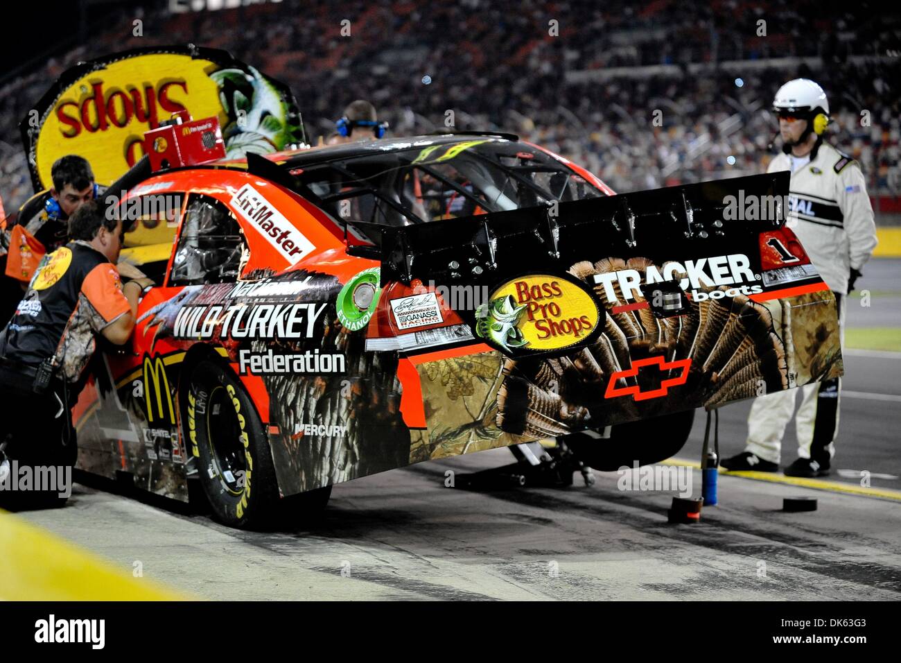 21 mai 2011 - Concord, Caroline du Nord, États-Unis d'Amérique - Sprint Cup Series driver Jamie McMurray (1) au cours de la All Star course sur le Charlotte Motor Speedway à Concord, Caroline du Nord (Image Crédit : © Anthony Barham/global/ZUMAPRESS.com) Southcreek Banque D'Images