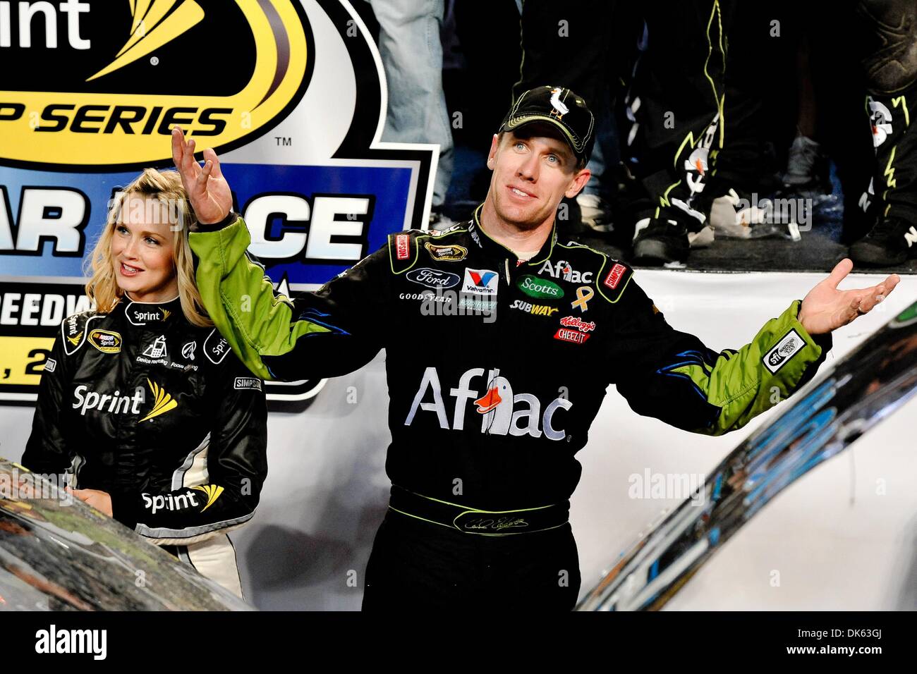 21 mai 2011 - Concord, Caroline du Nord, États-Unis d'Amérique - Sprint Cup Series driver Carl Edwards (99) remporte la course à la All Star Charlotte Motor Speedway à Concord, Caroline du Nord (Image Crédit : © Anthony Barham/global/ZUMAPRESS.com) Southcreek Banque D'Images