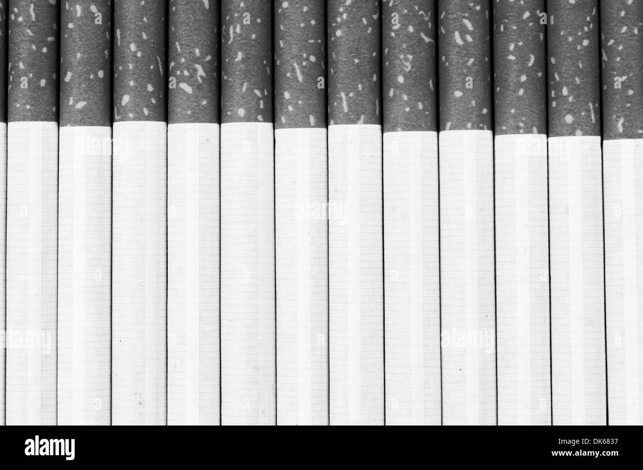 Les cigarettes à un filtre marron fond macro shot Banque D'Images