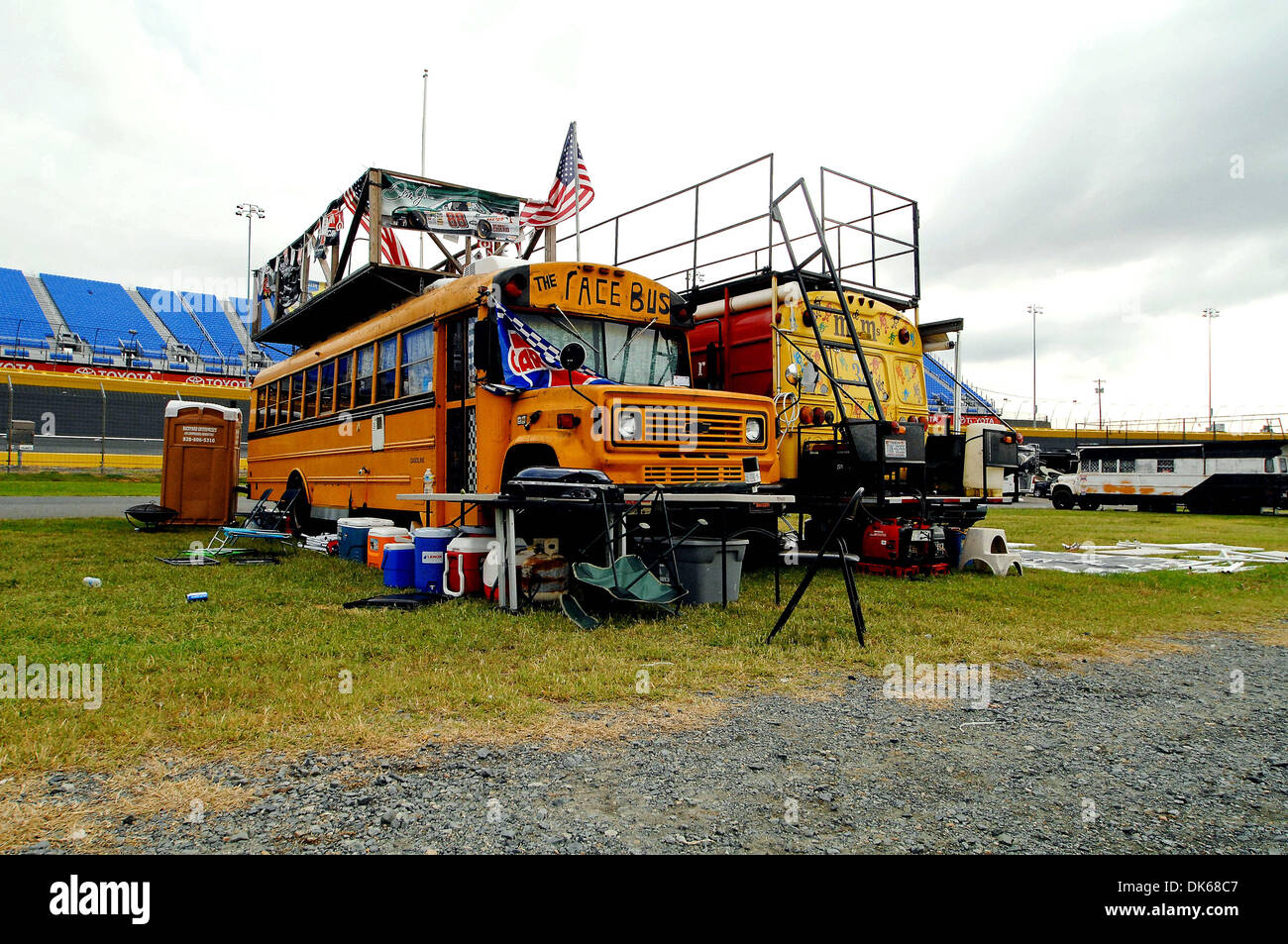 Le 27 mai 2011 - Concord, Caroline du Nord, États-Unis d'Amérique - un camping dans l'infield ventilateur au Coca-Cola 600 à Charlotte Motor Speedway à Concord, Caroline du Nord (Image Crédit : © Anthony Barham/global/ZUMAPRESS.com) Southcreek Banque D'Images