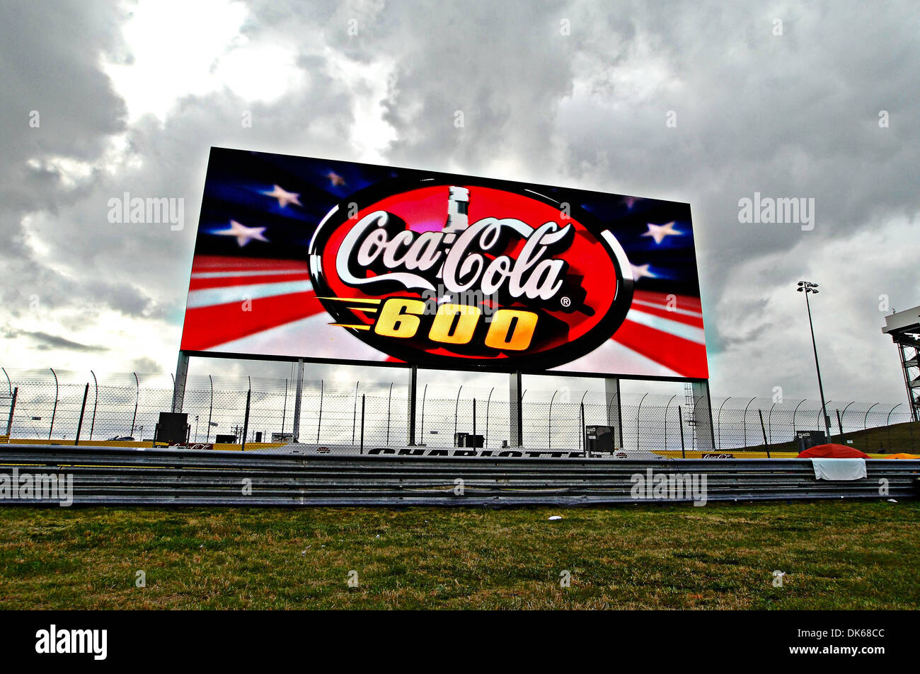 Le 27 mai 2011 - Concord, Caroline du Nord, États-Unis d'Amérique - La plus grande télé HD au Coca-Cola 600 à Charlotte Motor Speedway à Concord, Caroline du Nord (Image Crédit : © Anthony Barham/global/ZUMAPRESS.com) Southcreek Banque D'Images