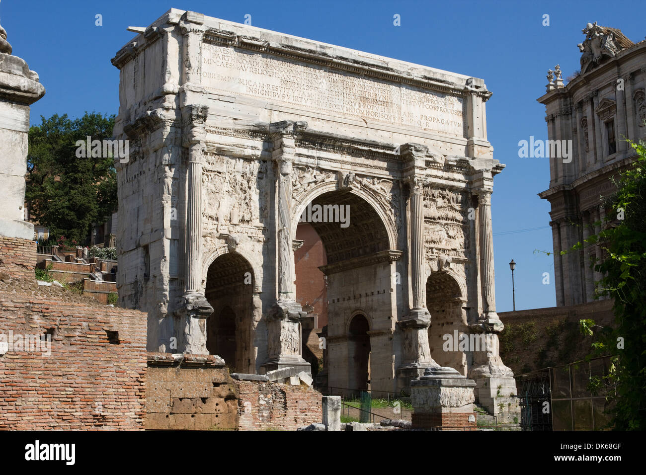 L'Arc de Septime Sévère dans le Forum romain de Rome, Latium, Italie. Banque D'Images