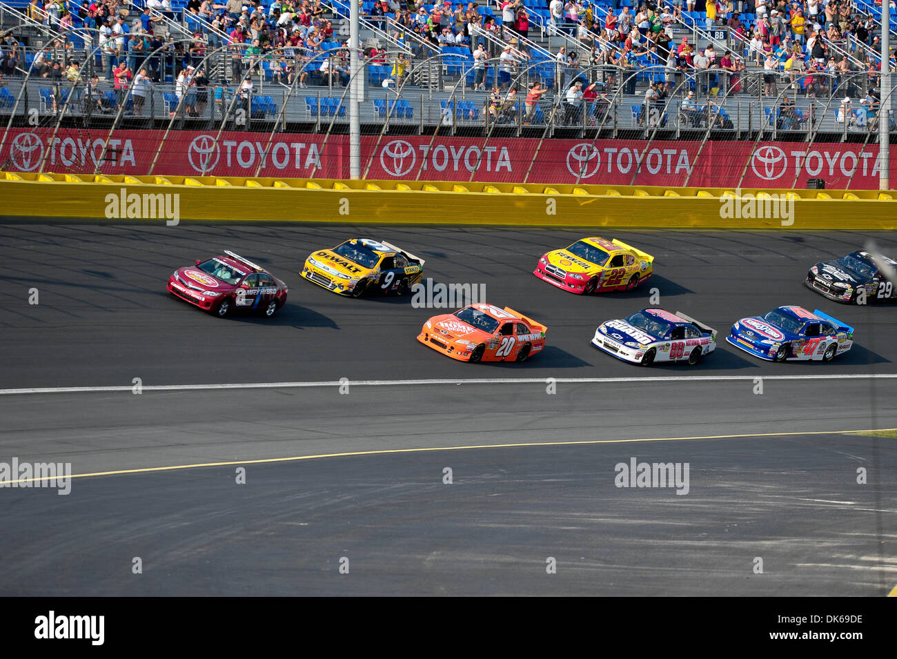 29 mai 2011 - Concord, Caroline du Nord, États-Unis d'Amérique - le pace car sort tour 4 pendant le début de la Coca-Cola 600 à Charlotte Motor Speedway à Concord, Caroline du Nord (Image Crédit : © Anthony Barham/global/ZUMAPRESS.com) Southcreek Banque D'Images