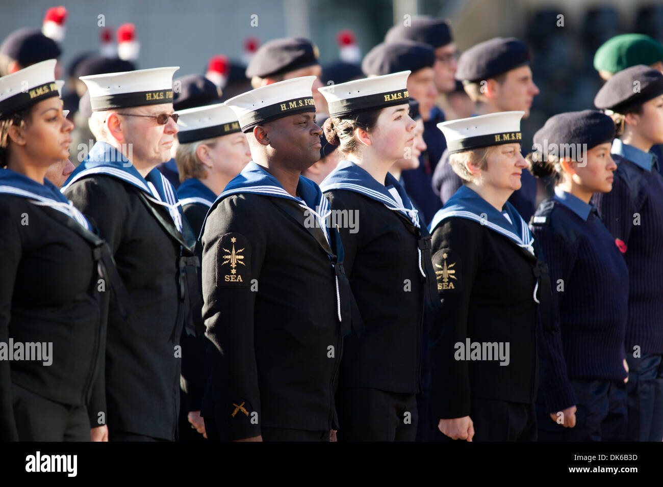 Souvenir du dimanche, Centenary Square, Birmingham. Sur la photo, les membres des services au garde. Banque D'Images