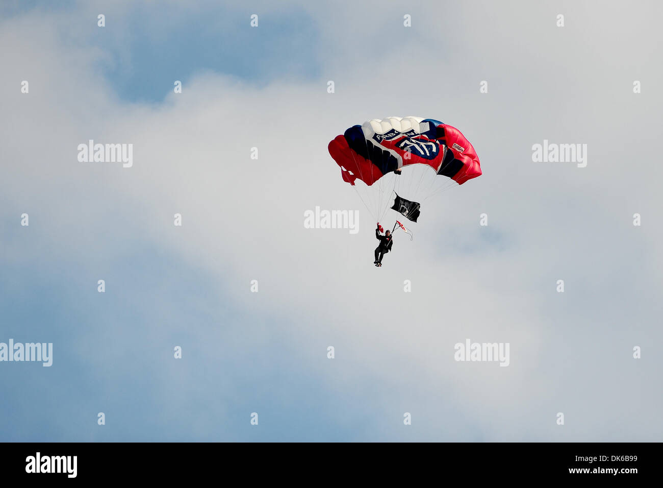29 mai 2011 - Concord, Caroline du Nord, États-Unis d'Amérique - l'Armée américaine à l'équipe de parachutistes des poignards noire Charlotte Motor Speedway à Concord, Caroline du Nord (Image Crédit : © Anthony Barham/global/ZUMAPRESS.com) Southcreek Banque D'Images