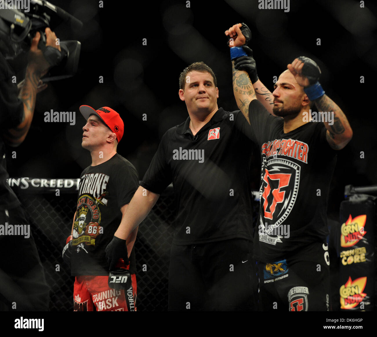 Andy Ogle et gauche droite Corassani Corassani Akira a gagné avec une décision partagée Ultimate Fighting Championships UFC sur le carburant plat : Banque D'Images