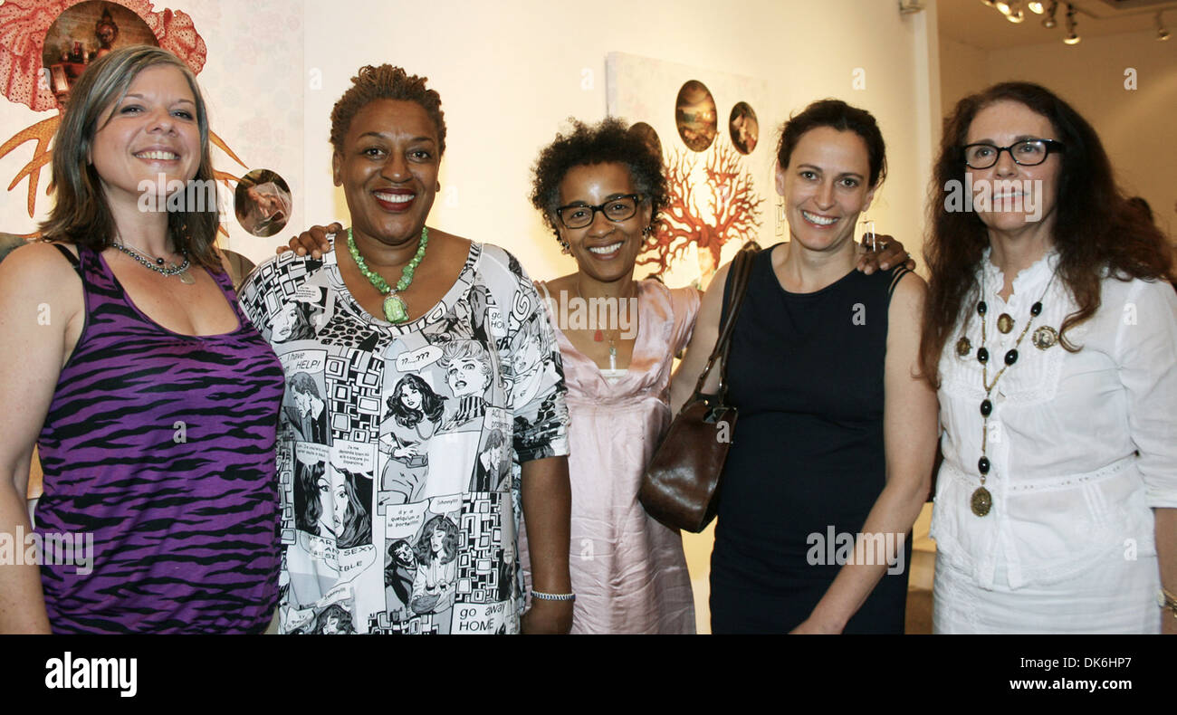Shana Dambrot CCH Pounder Kamala Eichler Jennifer Doyle et Lezley Merry Karnowsky Saar galerie présente dans adwoman "grenier" par Banque D'Images