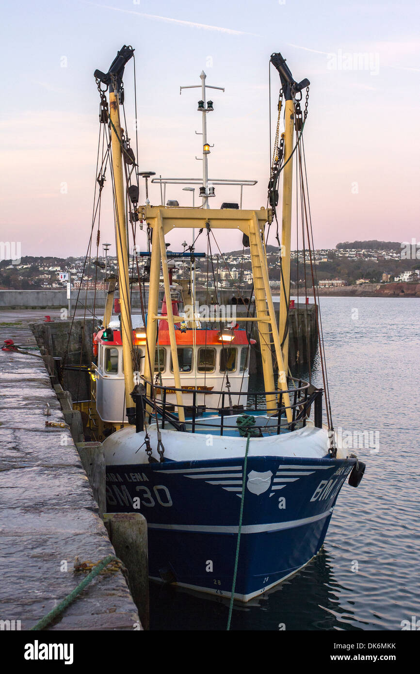Bm 30,brixham trawler,sara lena,de trawler accosté au quai de Torquay,partie du vaisseau, personne, aperçu, vert, brun, banc, floatin Banque D'Images