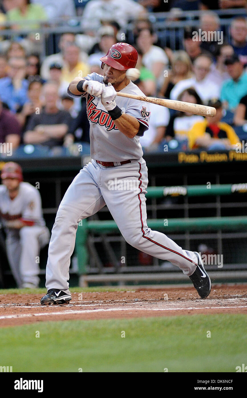 7 juin 2011 - Pittsburgh, Pennsylvanie, États-Unis - le voltigeur des Arizona Diamondbacks Gerardo Parra (8) frappe dehors balançant dans la cinquième manche que les Pirates de Pittsburgh prendre sur l'Arizona Diamondbacks au PNC Park à Pittsburgh, PA...Pirates vaincre les Diamondbacks 8-5. (Crédit Image : © Dean Beattie/global/ZUMAPRESS.com) Southcreek Banque D'Images