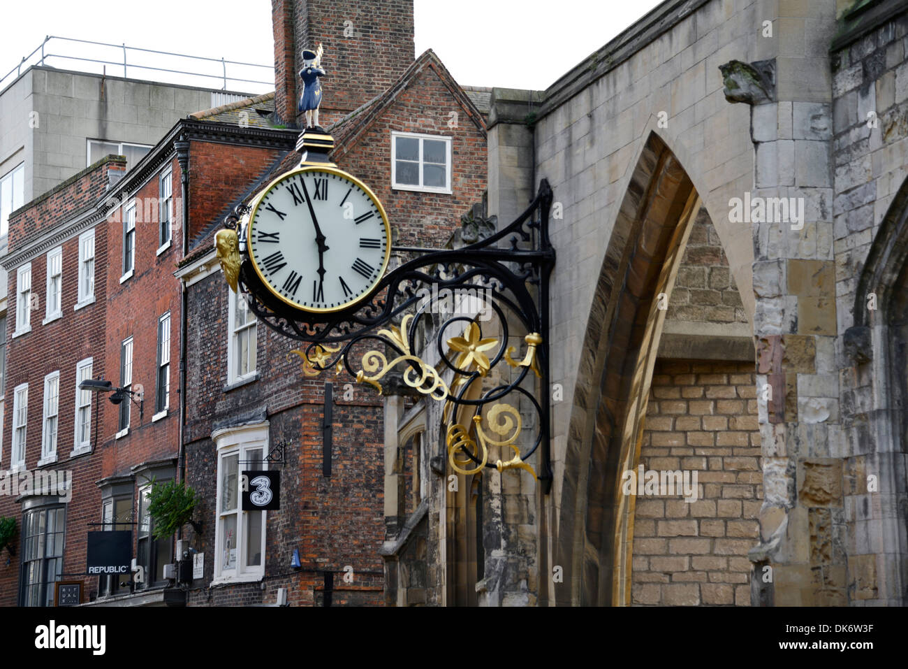 L'horloge de St Martin-le-Grand église sur Coney Street, York, Yorkshire, Angleterre, Royaume-Uni, UK, Europe Banque D'Images
