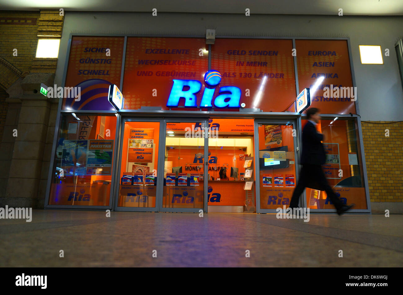 Ria Transfert D Argent Aix En Provence Ria money transfer Banque de photographies et d'images à haute résolution -  Alamy