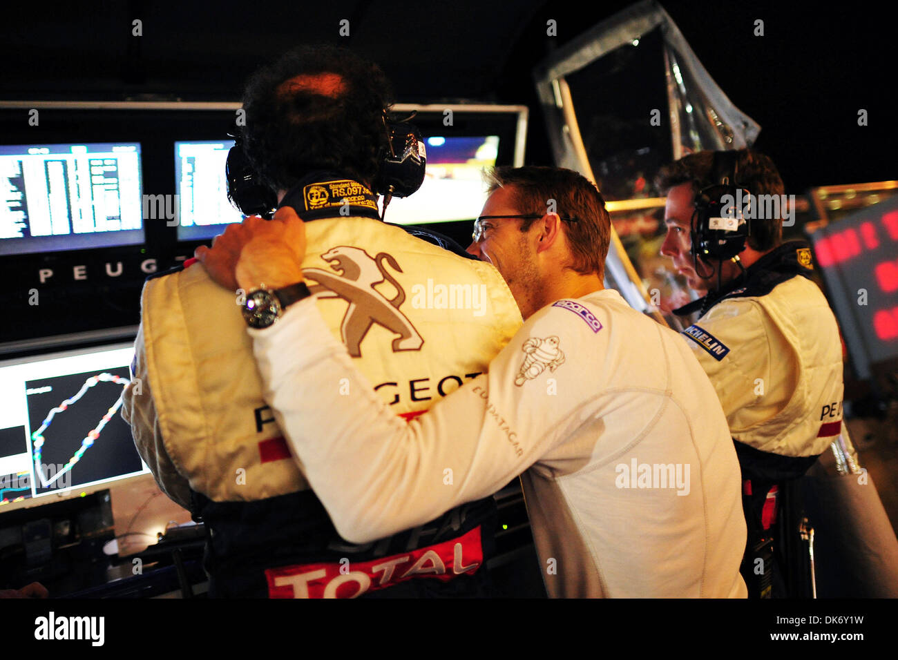 9 juin 2011 - Le Mans, France - pilote Peugeot Sport, Sébastien Bourdais, centre de la France, au cours de jeudi se qualifier pour les 24 Heures du Mans. (Crédit Image : © Rainer Ehrhardt/ZUMAPRESS.com) Banque D'Images