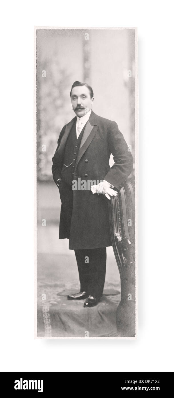 Portrait antique d'un homme. Studio de photographie. Vintage. Des années 1900. Le marié robe Banque D'Images
