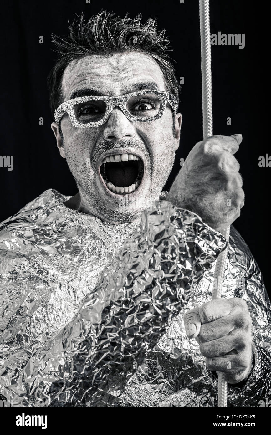 Alien crazy man holding rope. Banque D'Images