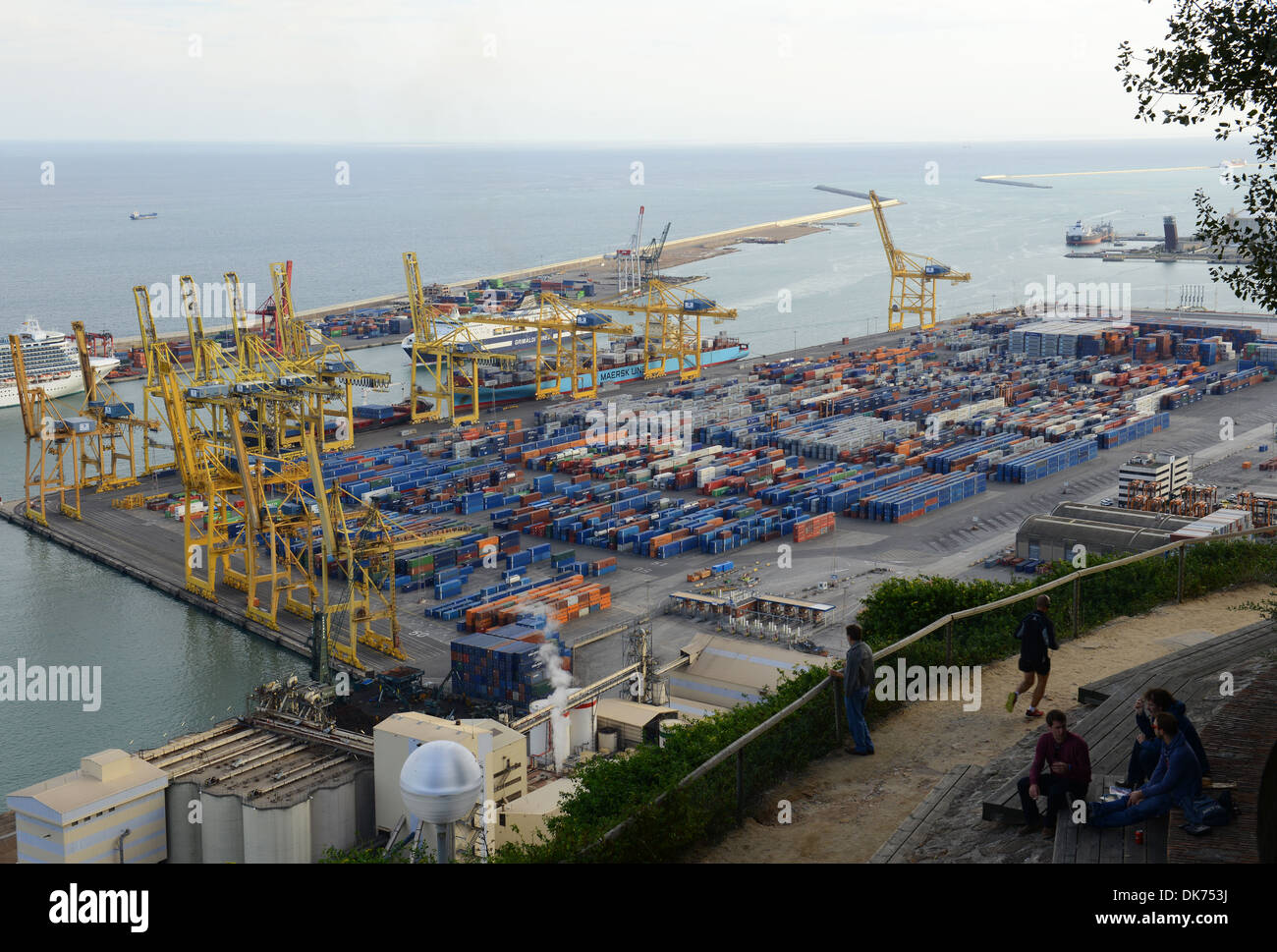 Le Port de Barcelone, les conteneurs de fret transport attendent, Barcelone Espagne Banque D'Images