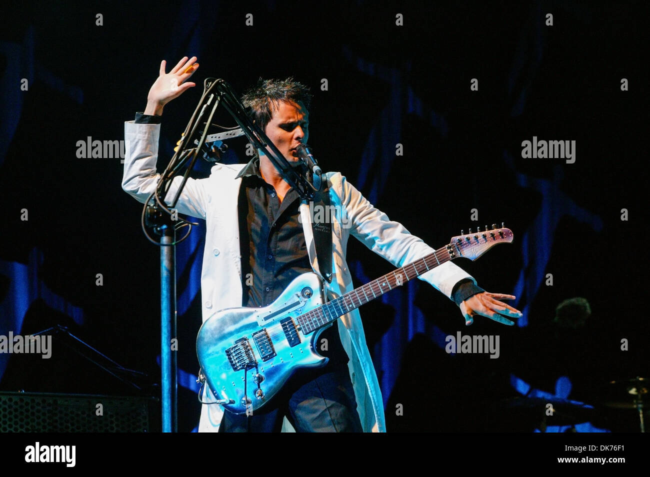 Matt Bellamy du groupe Muse, effectuant au festival de Glastonbury , 2004 Somerset, Angleterre, Banque D'Images