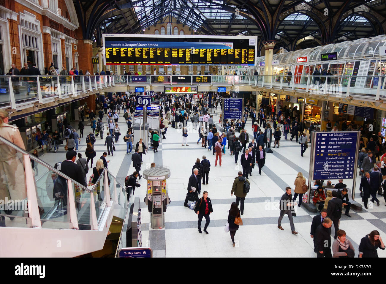 La gare de Liverpool Street, Londres, Angleterre, Royaume-Uni Banque D'Images