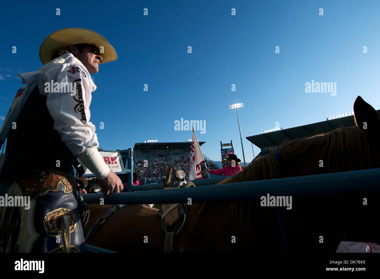 17 juin 2011 - Reno, Nevada, États-Unis - Tilden Hooper de Carthage, TX se prépare à son tour sur l'incendie à distance à la Reno Rodeo. (Crédit Image : © Matt Cohen/ZUMAPRESS.com) Southcreek/mondial Banque D'Images