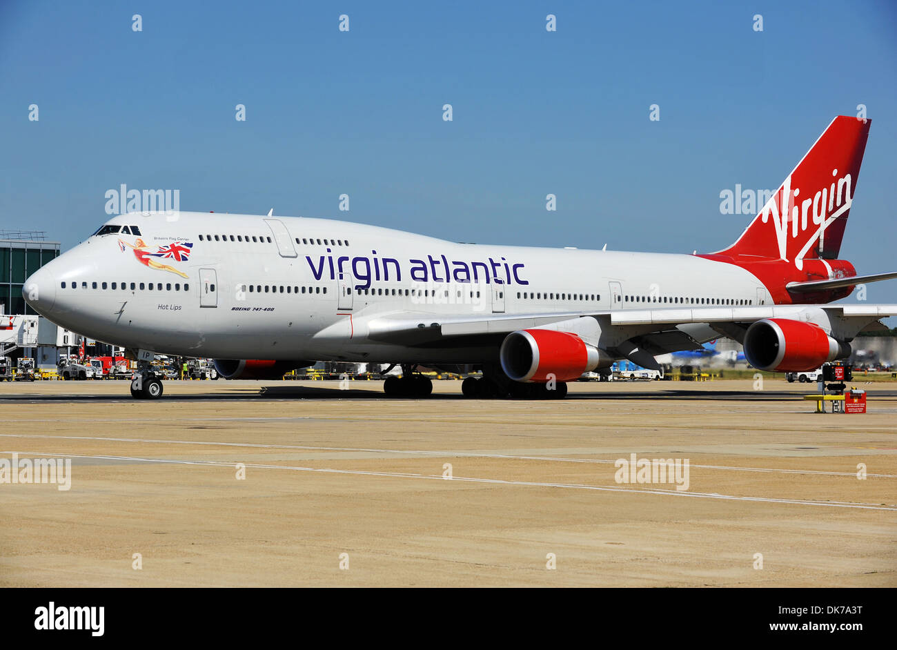 Boeing 747 de Virgin Atlantic Terminal à l'aéroport de Gatwick, Londres, Angleterre, Royaume-Uni Banque D'Images