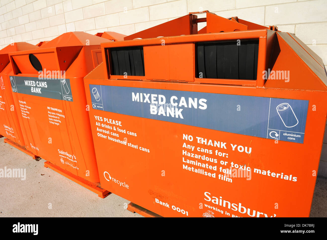 Bac de recyclage, les bacs de recyclage pour les boîtes de conserve, UK Banque D'Images