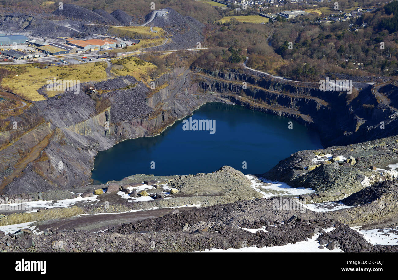 Emplacement de la monde Zip zip plus long et le plus rapide de l'hémisphère nord en fil à une ancienne carrière à Bethesda, dans le Nord du Pays de Galles. Banque D'Images