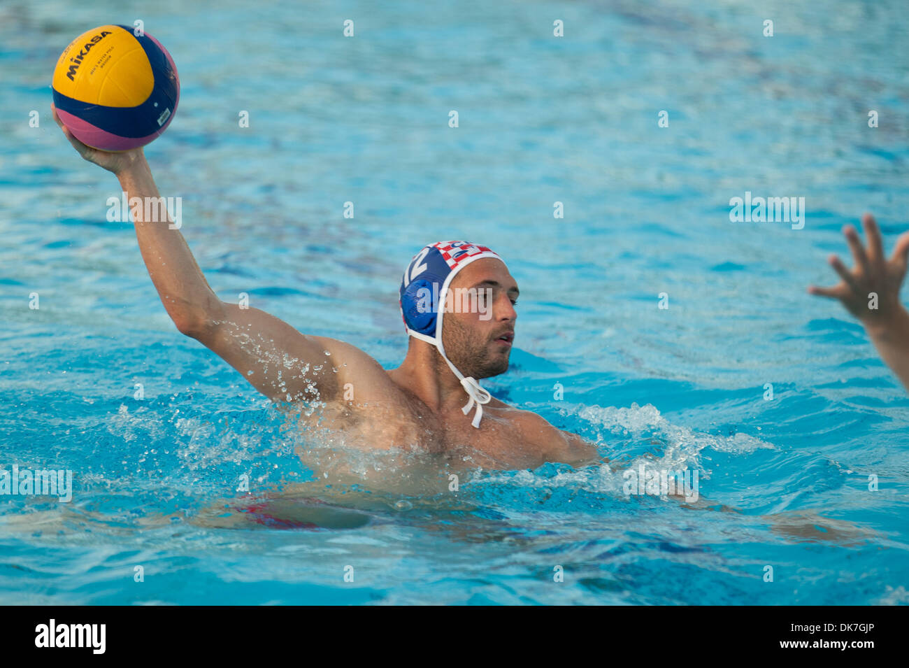 23 juin 2011 - Florence, Italie - n.12 Paulo Obradovic à partir de la Croatie joue la balle pendant le match contre la Croatie lors de la Ligue mondiale de water-polo Super finale le jour 3. La Croatie a défait le Canada 13-8 (crédit Image : © Marcello Farina/ZUMAPRESS.com) Southcreek/mondial Banque D'Images