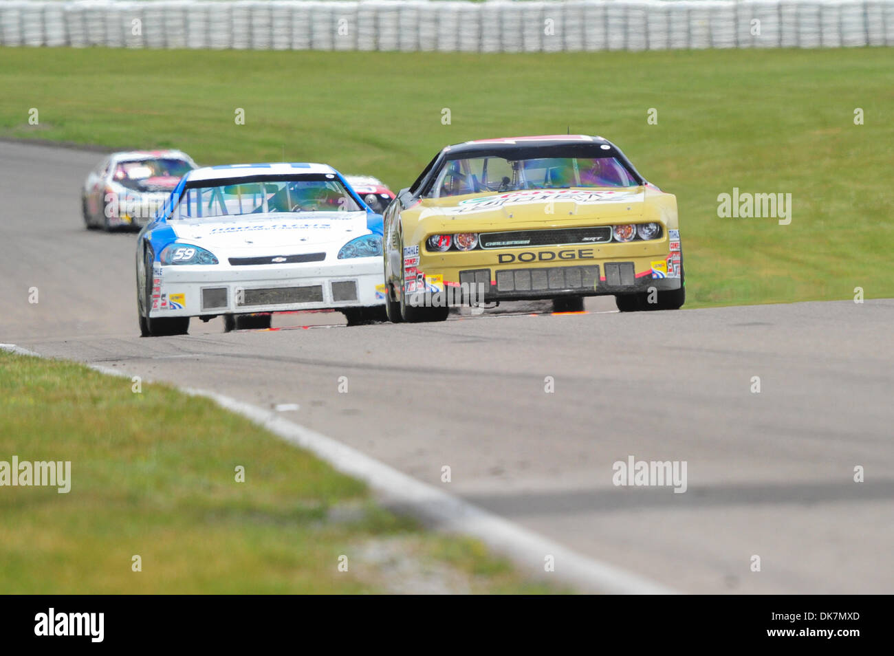 26 juin 2011 - Bowmanville, Ontario, Canada - DJ Kennington conducteur de la # 17 Castrol Edge Dodge finira par gagner la série NASCAR Canadian Tire 200 plaquettes de frein Vortex à Mosport International Raceway, Bowmanville, Ontario. (Crédit Image : © Keith Hamilton/ZUMAPRESS.com) Southcreek/mondial Banque D'Images