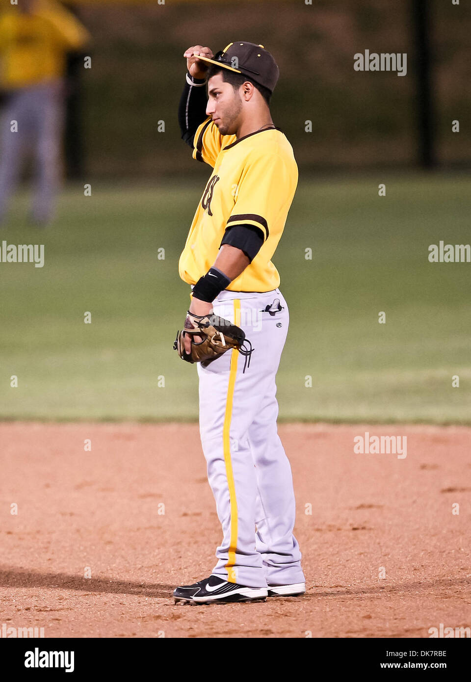 28 juin 2011 - Fort Worth, Texas, États-Unis - Amarillo Sox Baseball Adam De La Garza (10) en action au cours de l'American Association of Independent Professional Baseball jeu entre l'Amarillo Sox et le Fort Worth, à l'historique des chats LaGrave Terrain de baseball à Fort Worth, TX. Fort Worth bat l'Amarillo 3 à 0. (Crédit Image : © Dan Wozniak/ZUMAPRESS.com) Southcreek/mondial Banque D'Images