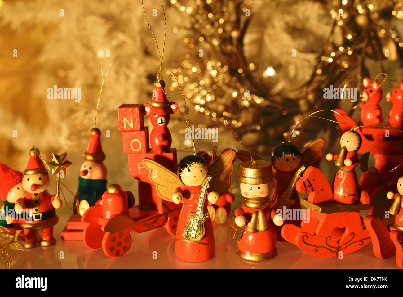 Décoration de Noël en bois avec chiffres en rouge traditionnelle Banque D'Images