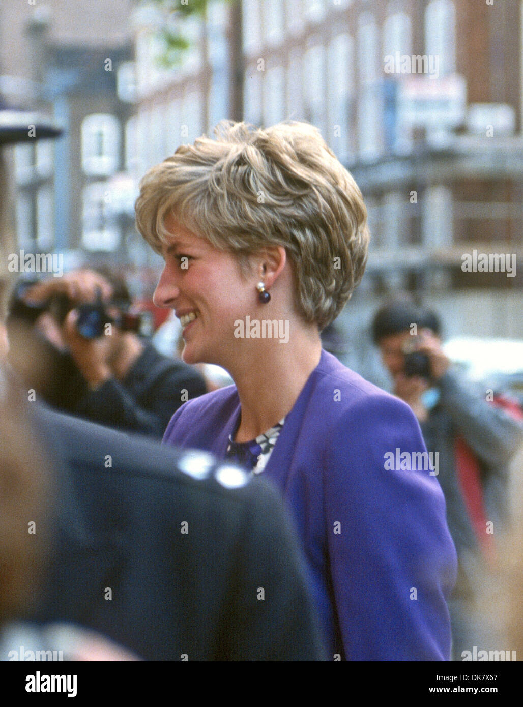 UK La Princesse Diana visite le Arts Council, Westminster London Banque D'Images