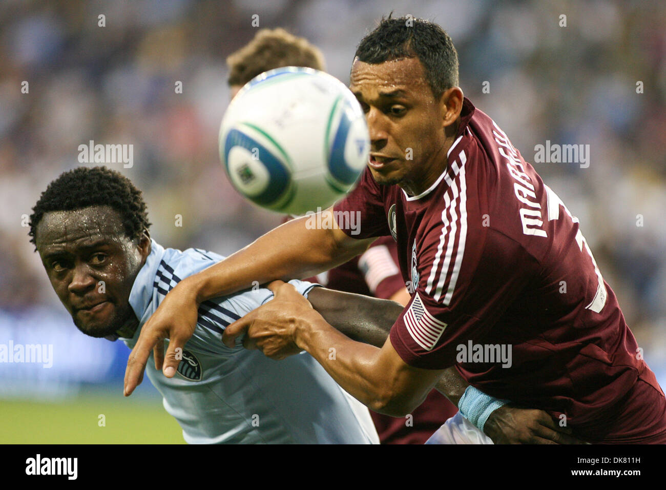 6 juillet 2011 - Kansas City, Kansas, États-Unis - Sporting KC avant Kei Kamara (23) batailles avec Colorado Rapids defender Tyrone Marshall (34). Sporting KC attaché le Colorado Rapids 1-1 à LIVESTRONG Sporting Park à Kansas City, Kansas. (Crédit Image : © Tyson Hofsommer/global/ZUMAPRESS.com) Southcreek Banque D'Images