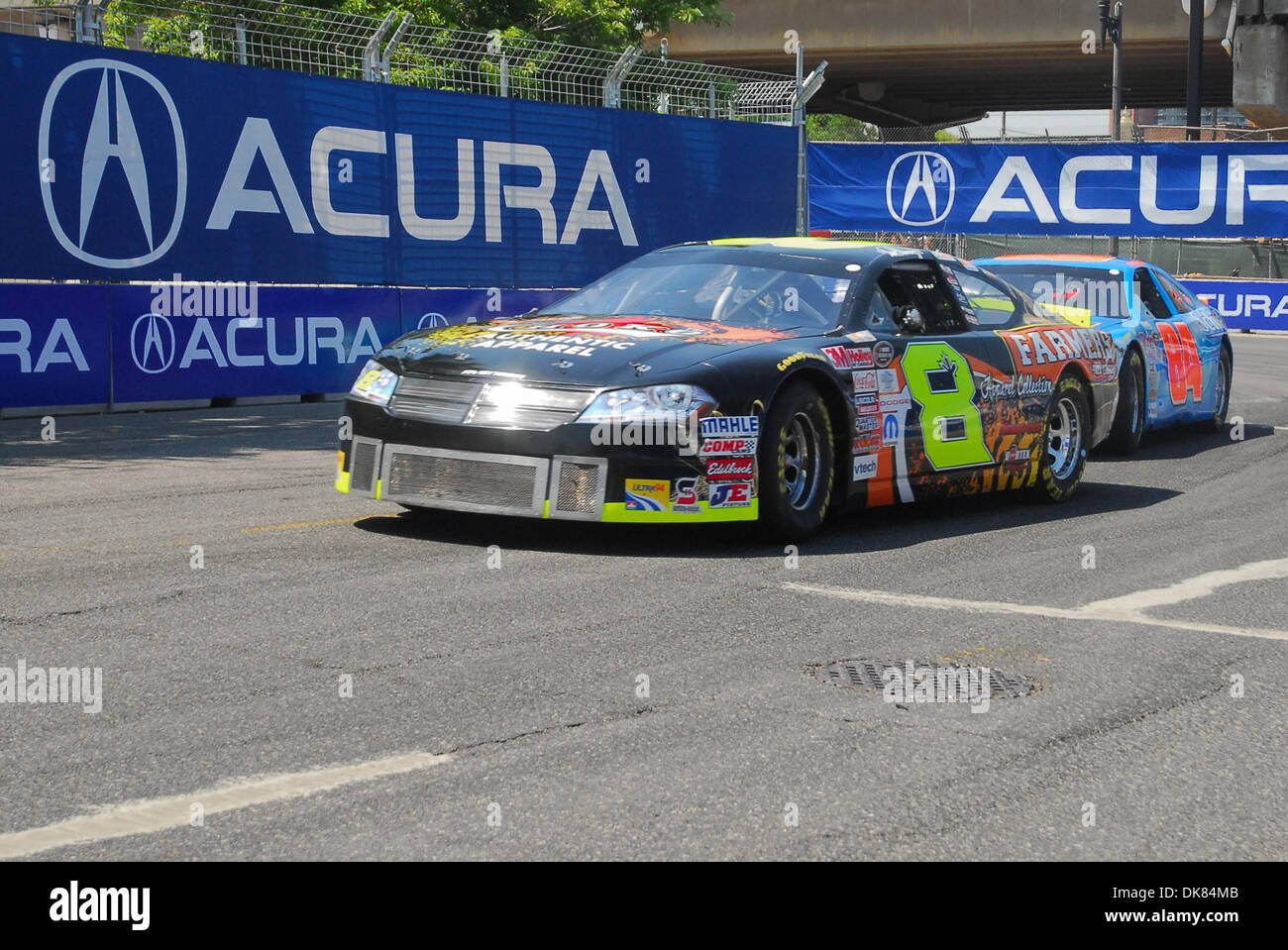 9 juillet 2011 - Toronto, Ontario, Canada - Don Thomson Jr. conducteur de la # 8 Les agriculteurs nourrissent les familles Dodge serait terminer huitième place dans la course de la série NASCAR Canadian Tire au Honda Indy Toronto a tenu à la CNE, Toronto (Ontario). (Crédit Image : © Keith Hamilton/ZUMAPRESS.com) Southcreek/mondial Banque D'Images