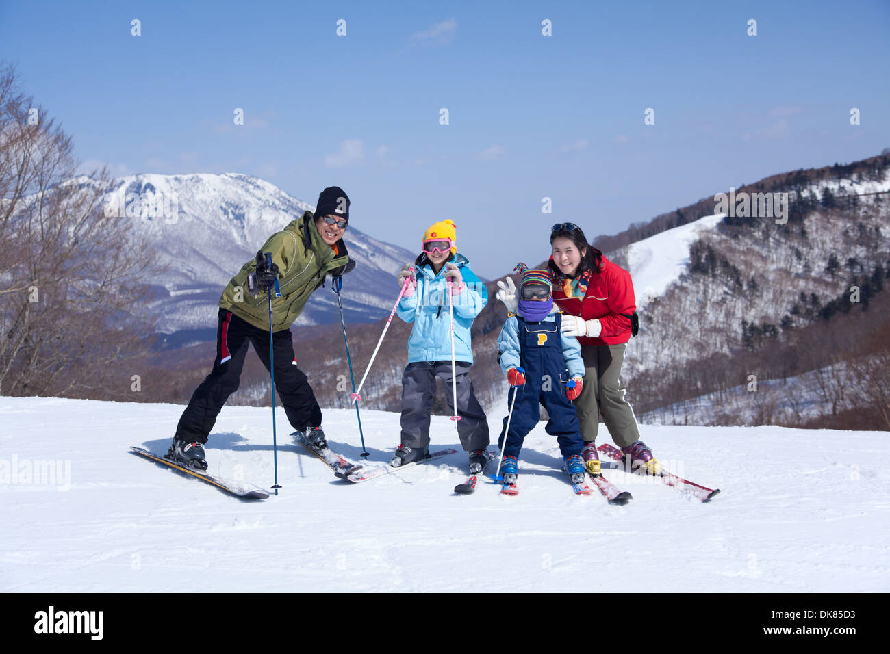 Famille japonaise sur la neige Banque D'Images