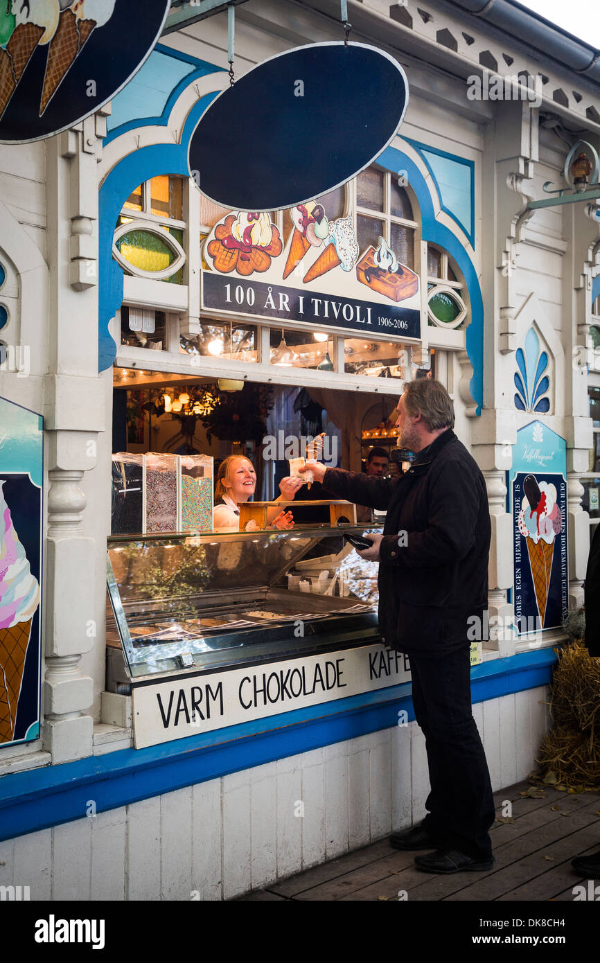 Magasin de crème glacée à Tivoli, Copenhague, Danemark. Banque D'Images