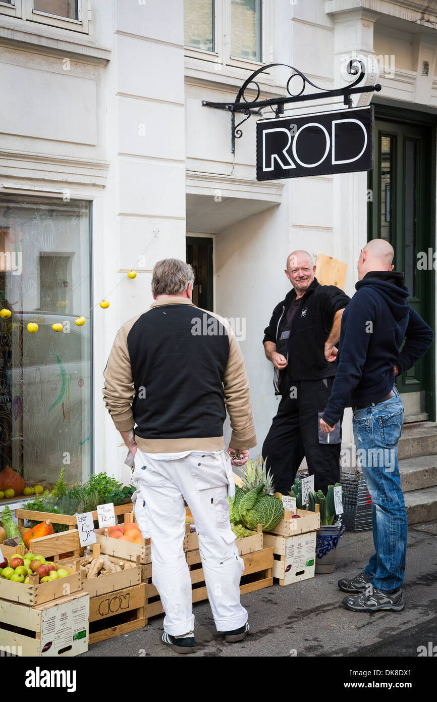 Rod, une boutique qui vend des fruits et légumes ainsi que les jus à Jaegersborggade Street, Copenhague, Danemark. Banque D'Images