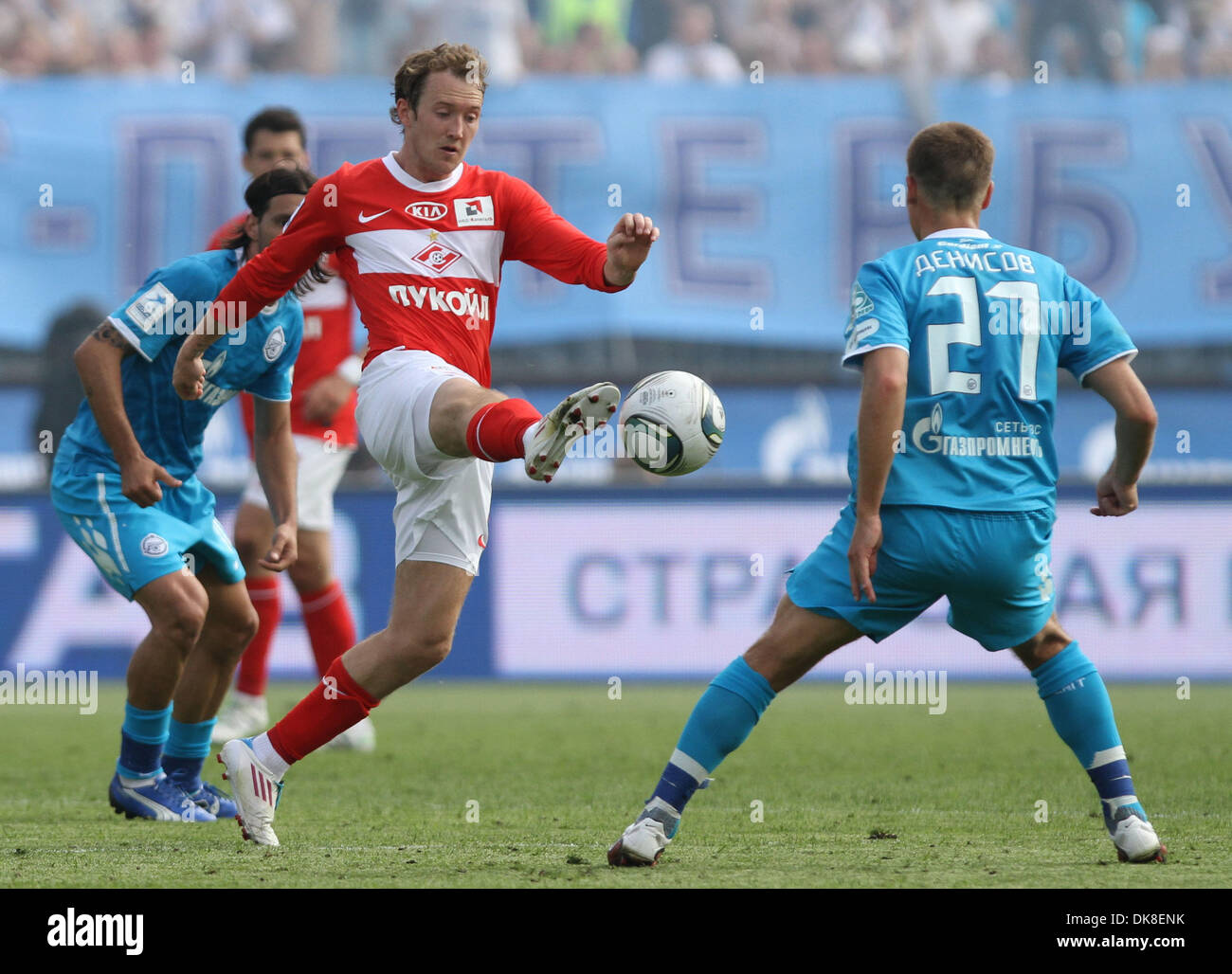 Celtic AIDEN MCGEADY ancien ailier (t-shirt) attaque lorsque son club joue contre le Spartak Zenit FC. Aiden McGeady est un footballeur international irlandais pour le club russe Spartak en Premier League russe. Banque D'Images