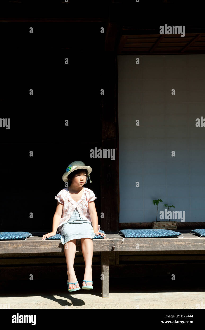 Kid japonais dans la campagne Banque D'Images