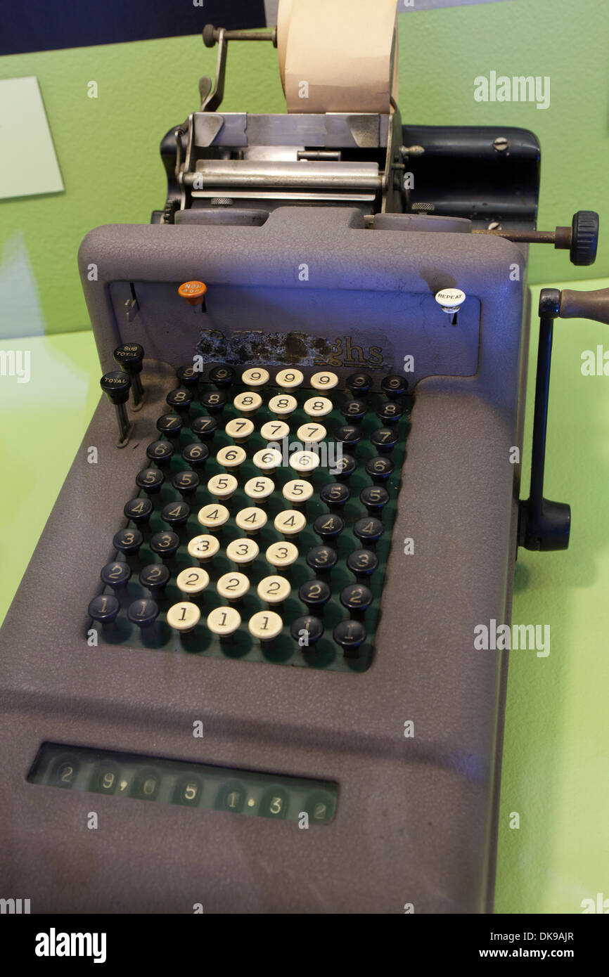 Vintage Burroughs adding machine, ch. 1950 Banque D'Images Vintage Burroughs adding machine, ch. 1950 Banque D'Images
