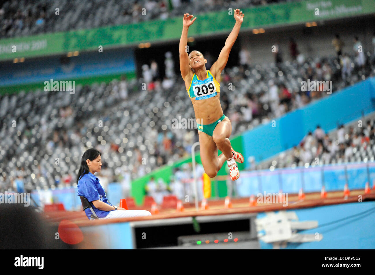 17 août 2011 - Shenzhen, Chine - KELLA Costa du Brésil participe à la women's long saut à la 26e Universiade d'été (Jeux mondiaux universitaires). (Crédit Image : © Breningstall ZUMAPRESS.com)/Jeremy Banque D'Images