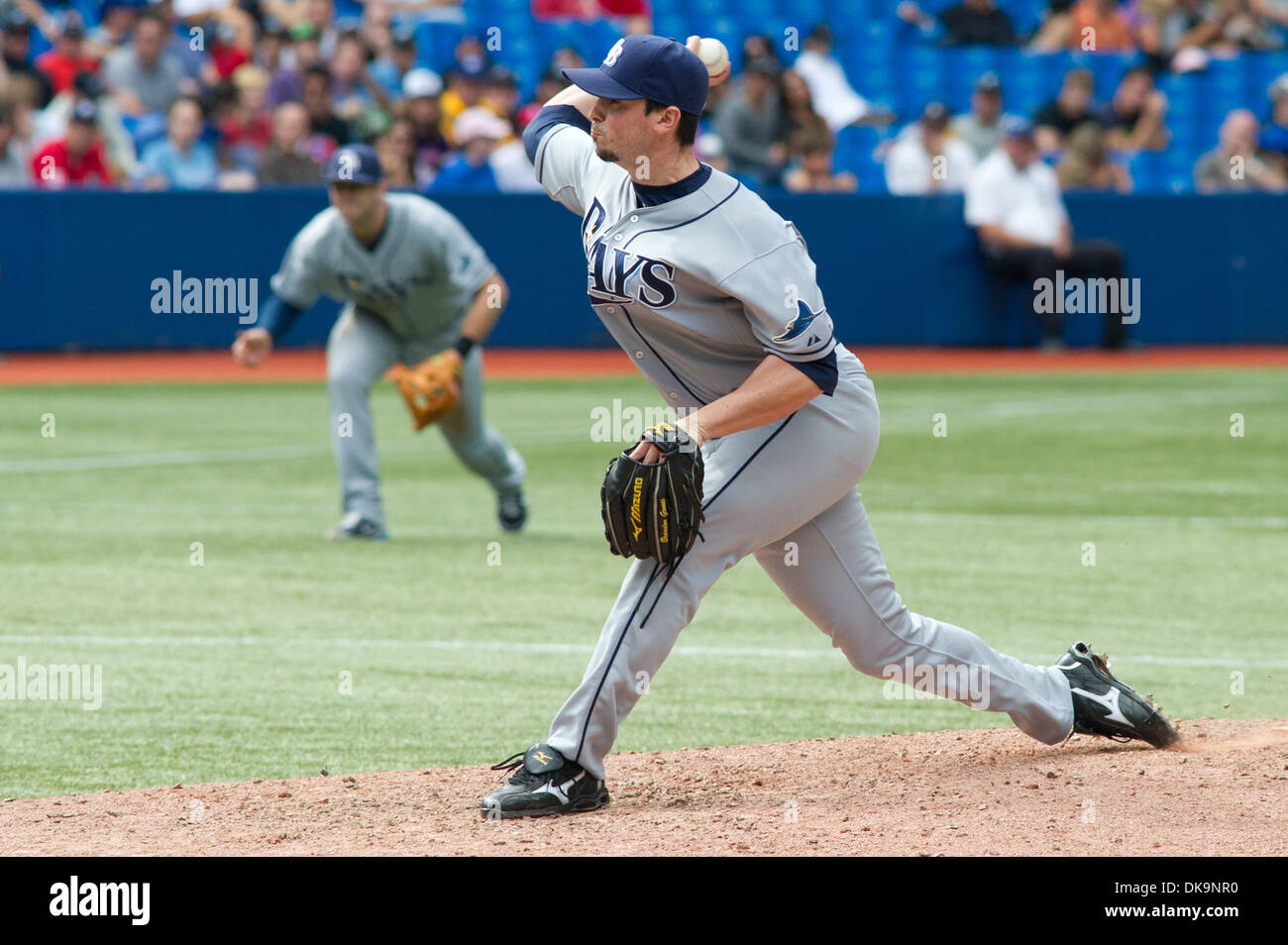 28 août 2011 - Toronto, Ontario, Canada - Rays de Tampa Bay pitcher Brandon Gomes (47) entré le jeu dans la 8e manche contre les Blue Jays de Toronto. Les Rays de Tampa Bay a vaincu les Blue Jays de Toronto 12 - 0 au Rogers Centre, Toronto (Ontario). (Crédit Image : © Keith Hamilton/ZUMAPRESS.com) Southcreek/mondial Banque D'Images