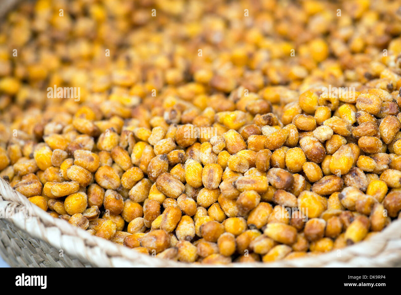 Fried et semences de maïs salée sur le marché espagnol Banque D'Images
