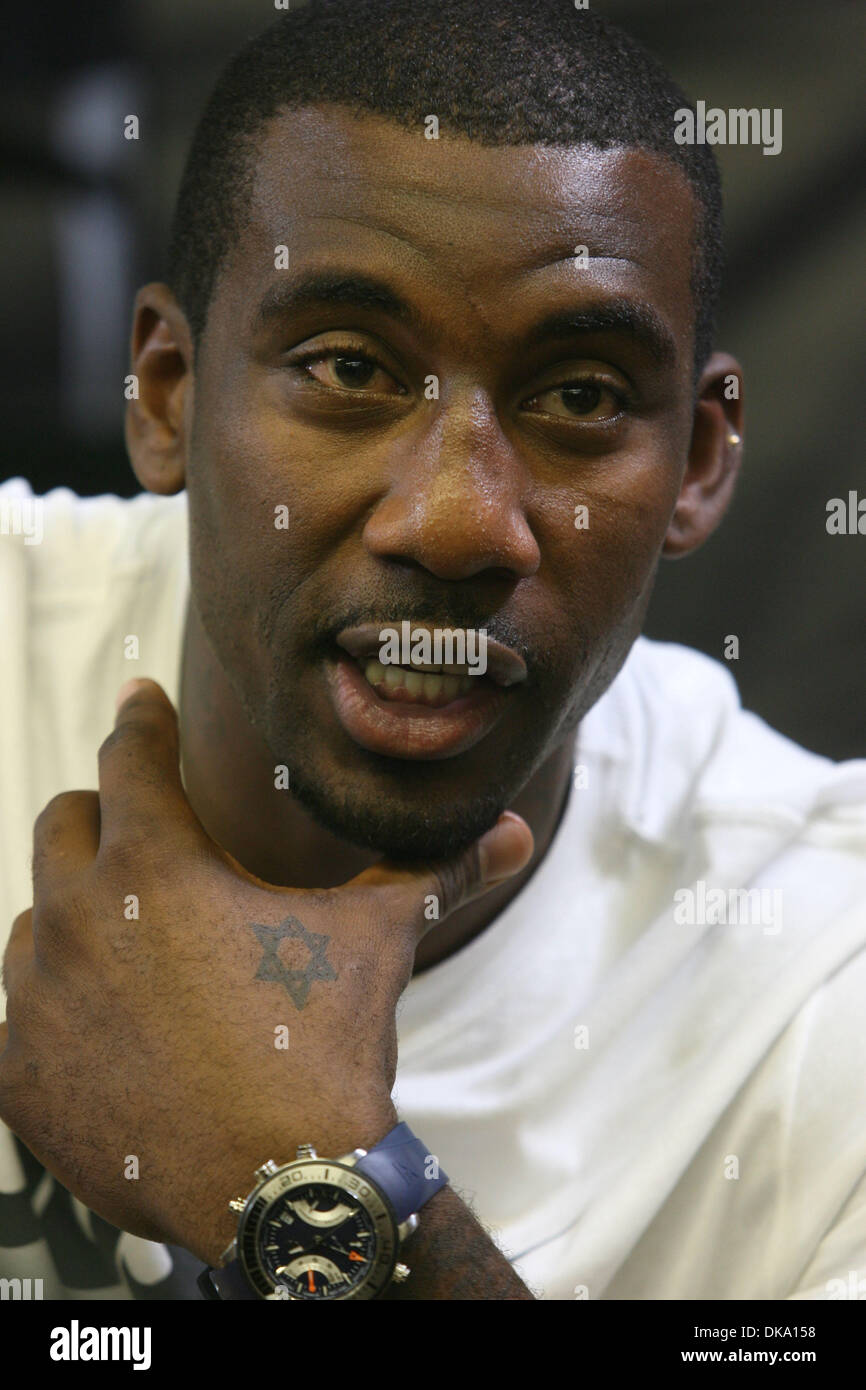 Septembre 07, 2011 - Manhattan, New York, USA - joueur de basket-ball Knicks AMAR'E STOUDEMIRE parle à un groupe de jeunes au Polo Grounds Community Centre de l'importance de l'éducation. Étoile de David tattoo. (Crédit Image : © Lombard/ZUMAPRESS.com) Mariela Banque D'Images