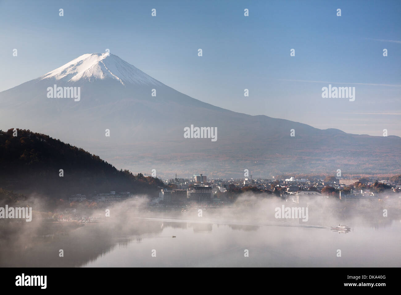 Vue du Mont Fuji sur le lac Kawaguchi, Japon Banque D'Images