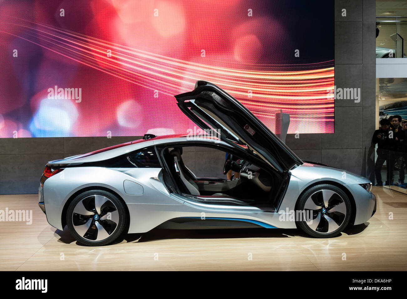 La BMW i8 plug-in hybrid electric au Salon de l'automobile 2013 au Japon Banque D'Images