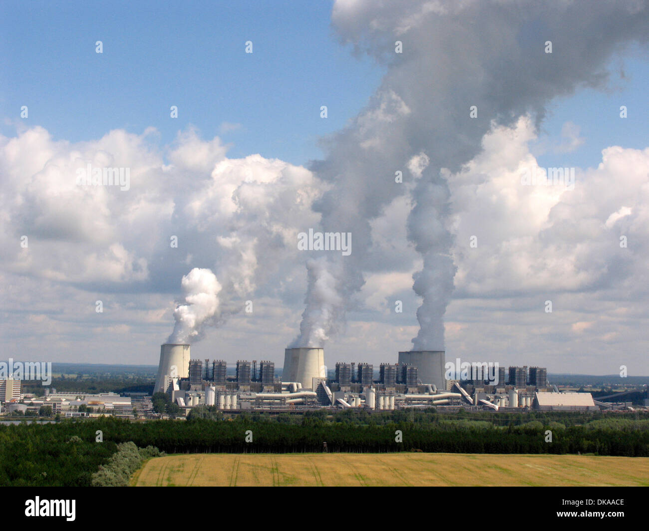 La centrale électrique au lignite dans Jaenschwalde est une centrale électrique dans le sud-est de Brandebourg, qui est alimentée principalement avec de la lignite de Cottbus à ciel ouvert-nord, Jaenschwalde Welzow-South et. Photo : Klaus Nowottnick Date : 7 juillet 2012 Banque D'Images